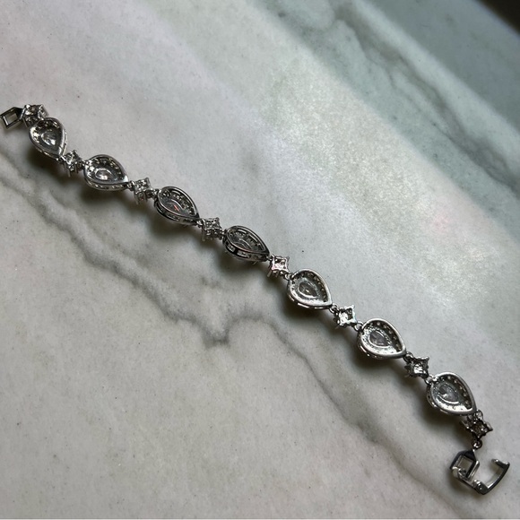 Teardrop Bracelet - Picture 6 of 8